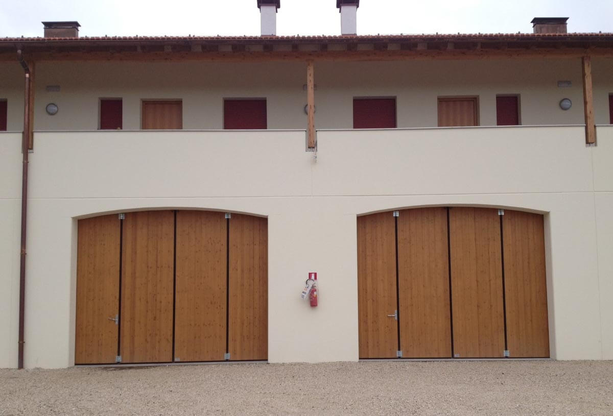 Portoni a libro in legno Gazzini-16
