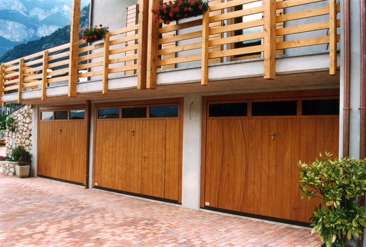 Portoni basculanti in legno Gazzini-1