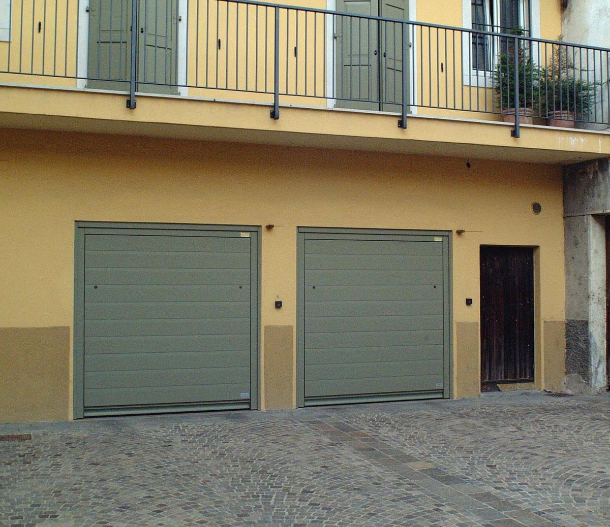 Portoni basculanti in legno Gazzini-2