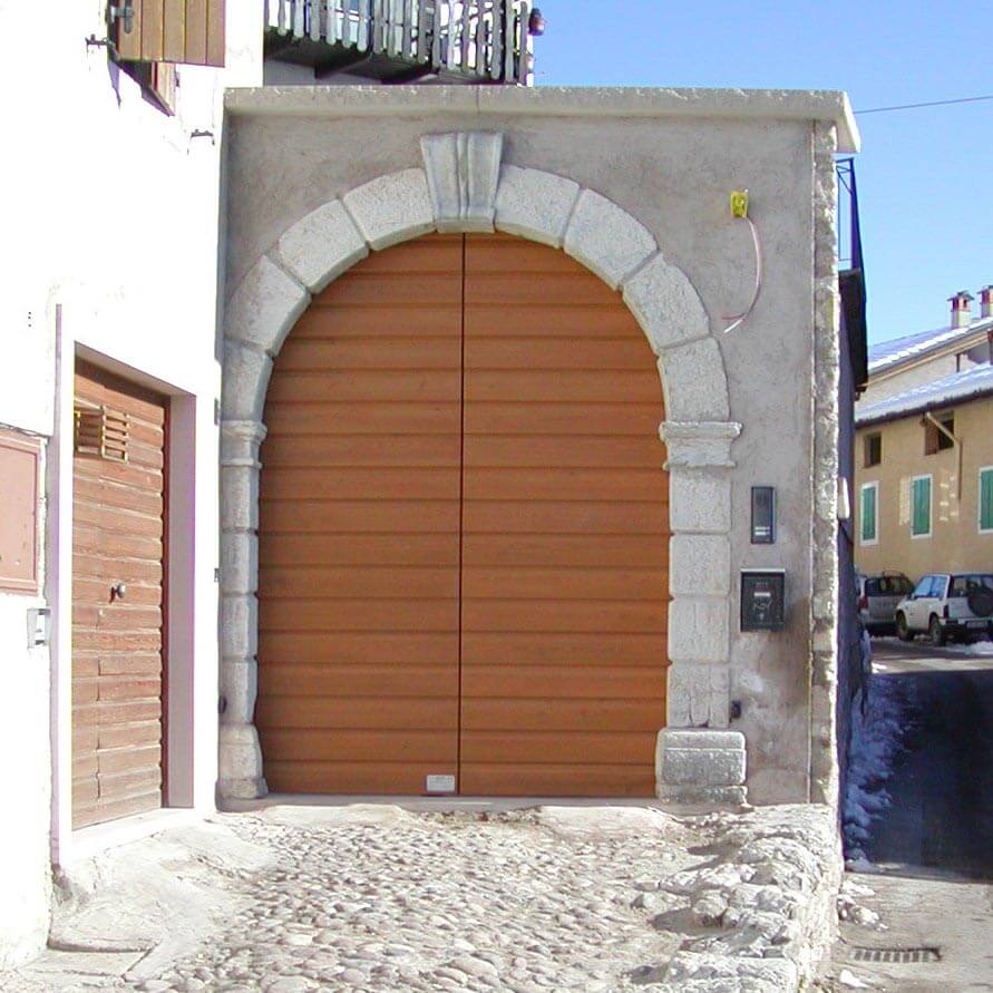 Portoni battenti in legno Gazzini-1