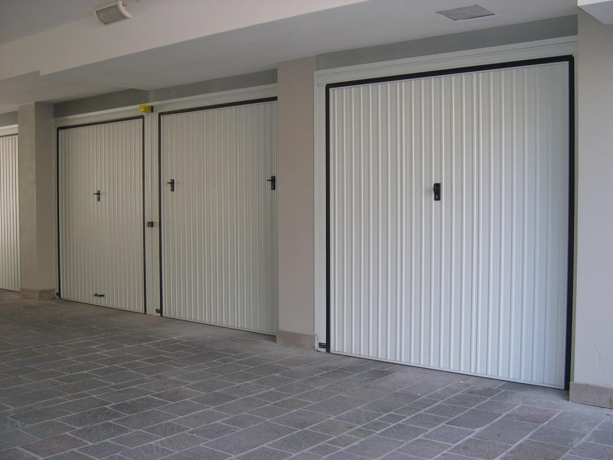 Portoni per garage basculanti Gazzini-1