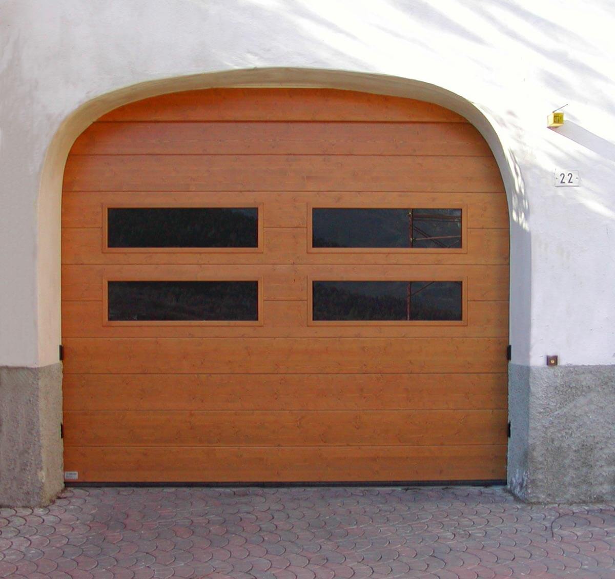 Portoni sezionali in legno Gazzini-1
