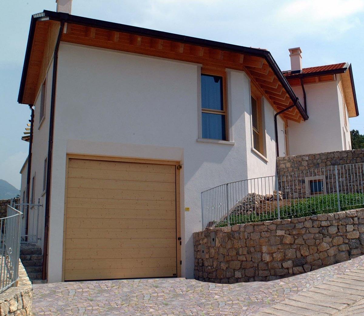 Portoni sezionali in legno Gazzini-2