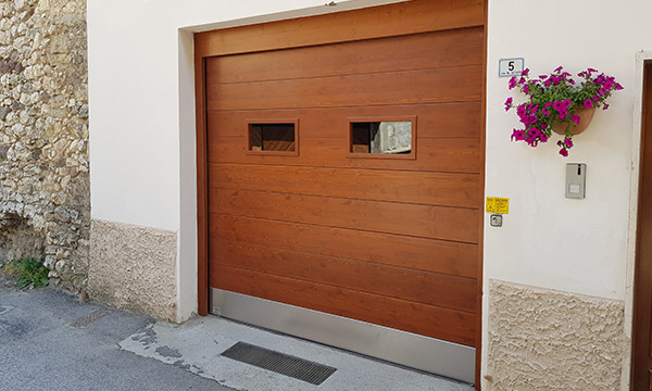 portoni-sezionali-legno-gazzini